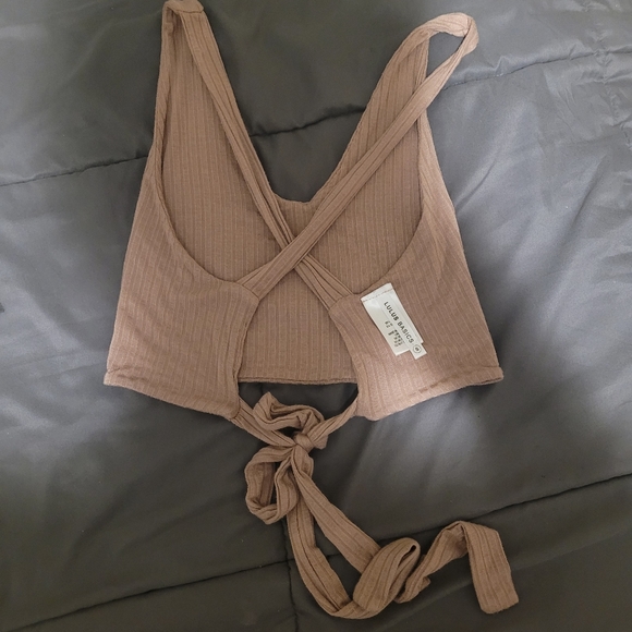 Lulu's basic cross back crop top - Picture 3 of 3